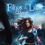 Capa do livro Filhos da Lua 1. Uma ilustração em que, em um ambiente aberto, a noite, uma garota magra, de cabelos ondulados, está de frente para o leitor, olhando para a direita. Seu casaco, sueu cabelo e sua saia parecem ser movimentados por vento. La atras, a direita em cima, uma lua cheia brilha, e a esquera, na direção que ela está olhando,é possível ver um braço com pêlos e garras, com aparência lupina.