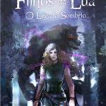Capa do livro Filhos da Lua 2: O legado sombrio. Em cima, o titulo. Em um ambiente aberto, a noite, uma garota magra e forte de cabelos ondulados anda de frente para o leitor, enquanto ao fundo notamos o que pode seruma sombra ou um lobisomem de verdade, mais alto que ela, virado de lado com olhos vermelhos furiosos. EM cima, a esquerda, a lua cheia brilha.